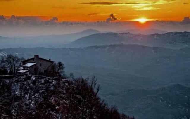 Nido Del Nibbio Bed & Breakfast Subiaco Luaran gambar